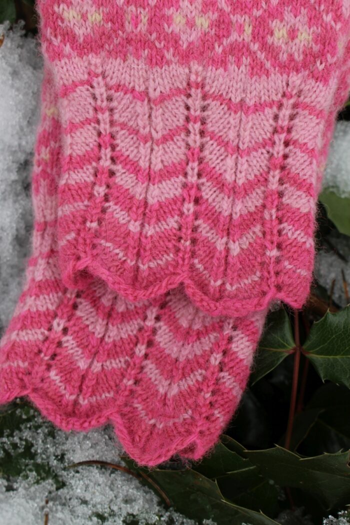 #231: Finely Knitted Estonian Lady's Gloves in Paistu Style in Pink Muave Natural White Powerful Protective Pattern 8-Pointed Star - Image 6