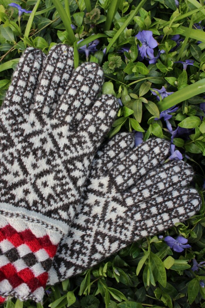 #235: Finely Knitted Estonian Gloves in Kihnu Style with Corn Flower Motif Entrelac Cuffs Natural Yarns - Image 6
