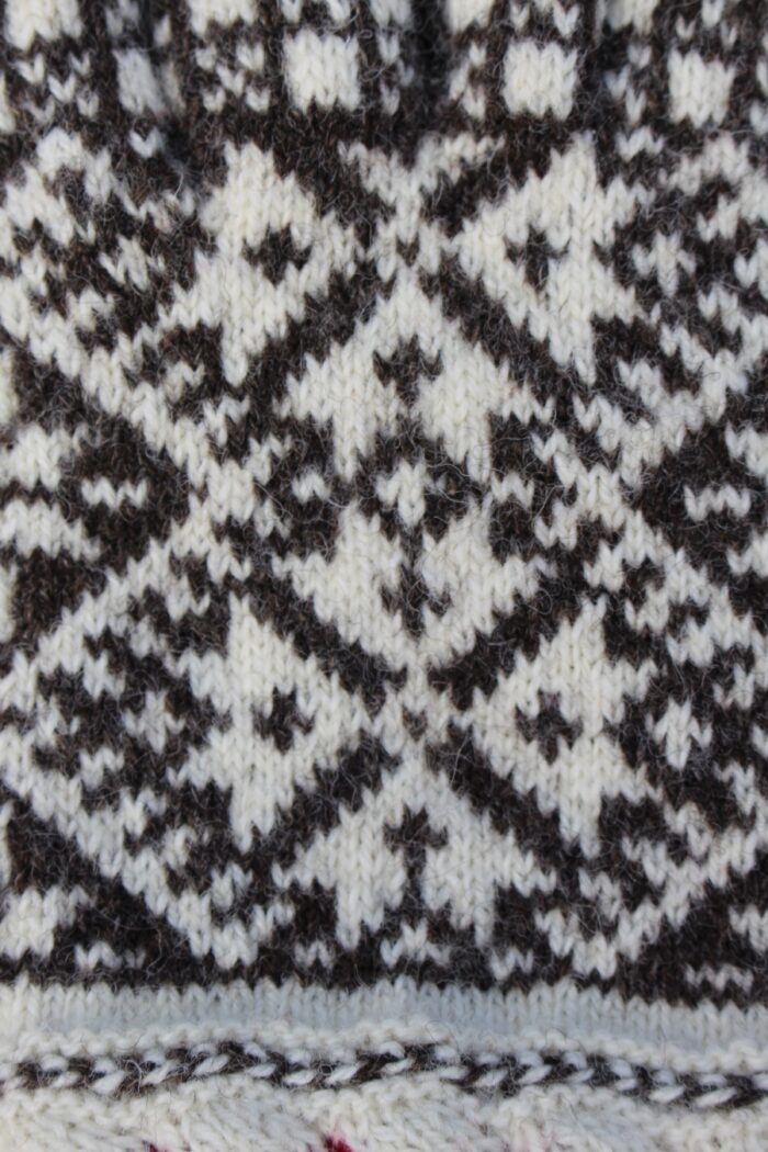 #235: Finely Knitted Estonian Gloves in Kihnu Style with Corn Flower Motif Entrelac Cuffs Natural Yarns - Image 5