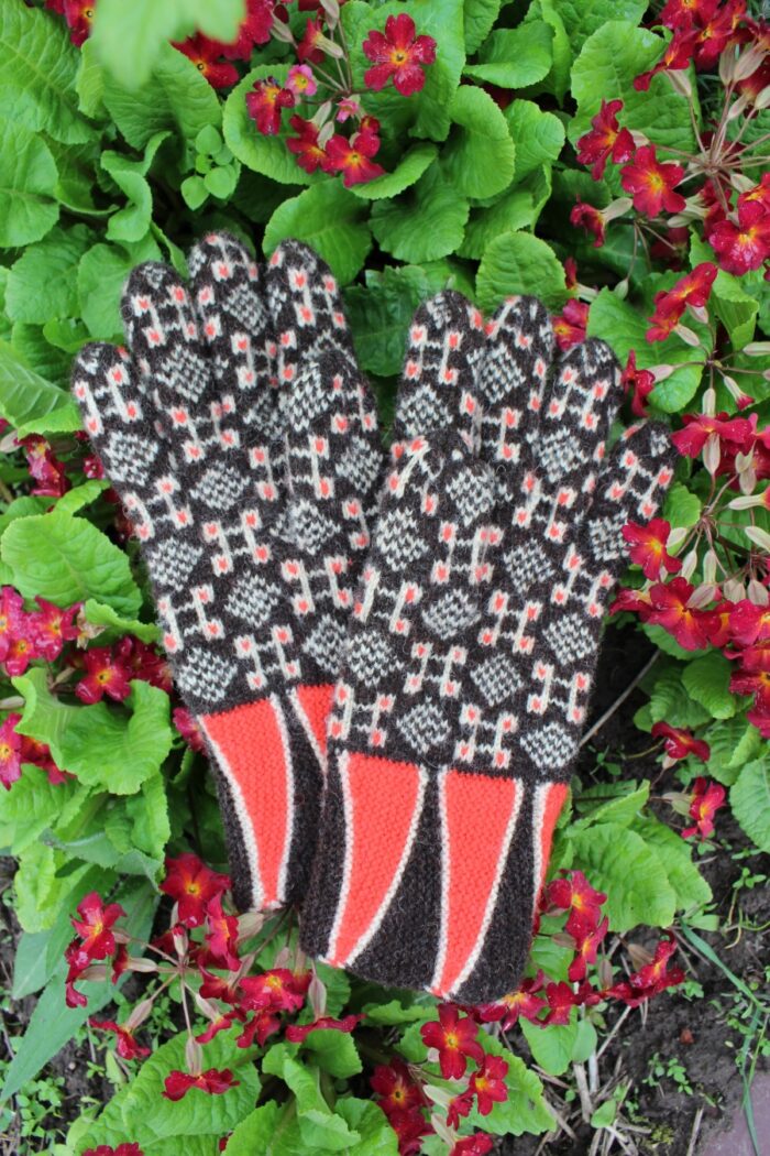 #236: Finely Knitted Estonian Lady's Gloves in Rapla Style Powerful Looped Square Motifs Natural Brown Sheep Color Triangular Cuffs - Image 2