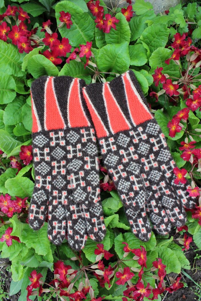 #236: Finely Knitted Estonian Lady's Gloves in Rapla Style Powerful Looped Square Motifs Natural Brown Sheep Color Triangular Cuffs - Image 4