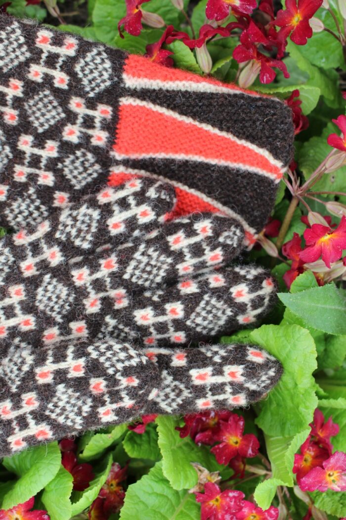 #236: Finely Knitted Estonian Lady's Gloves in Rapla Style Powerful Looped Square Motifs Natural Brown Sheep Color Triangular Cuffs - Image 8
