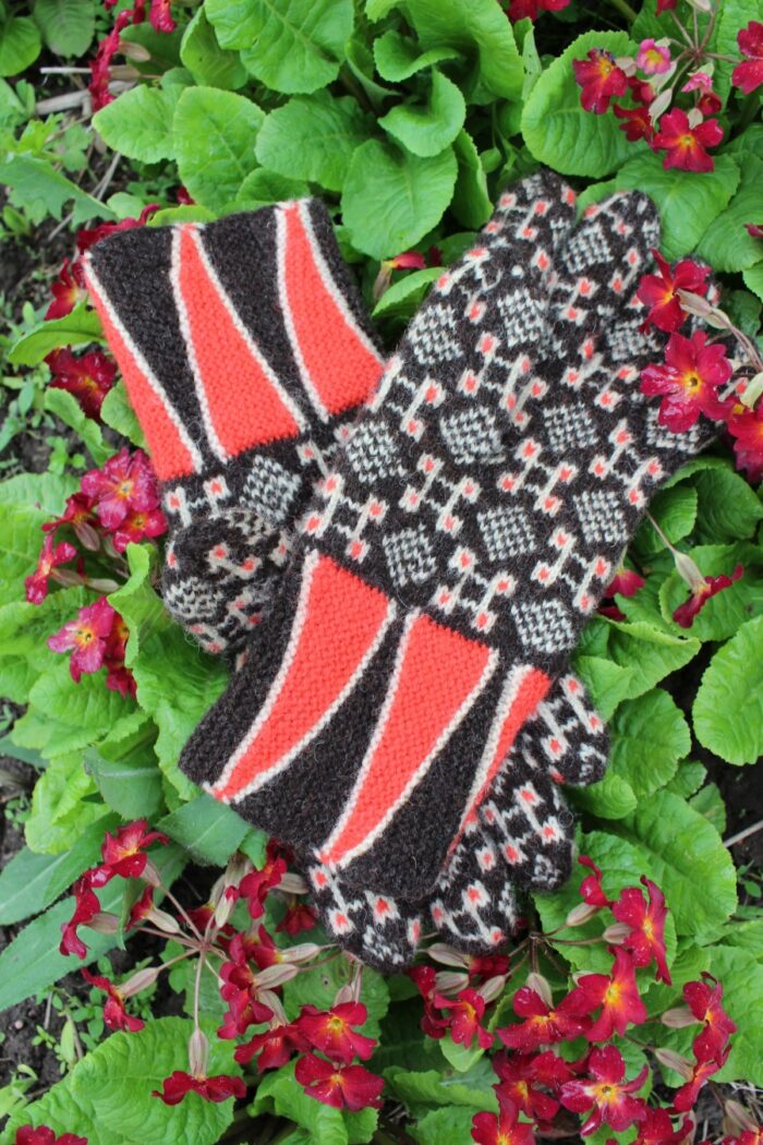 #236: Finely Knitted Estonian Lady's Gloves in Rapla Style Powerful Looped Square Motifs Natural Brown Sheep Color Triangular Cuffs - Image 9