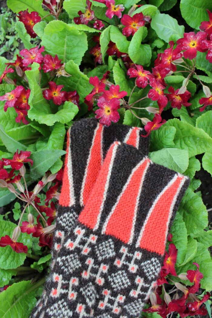 #236: Finely Knitted Estonian Lady's Gloves in Rapla Style Powerful Looped Square Motifs Natural Brown Sheep Color Triangular Cuffs - Image 10