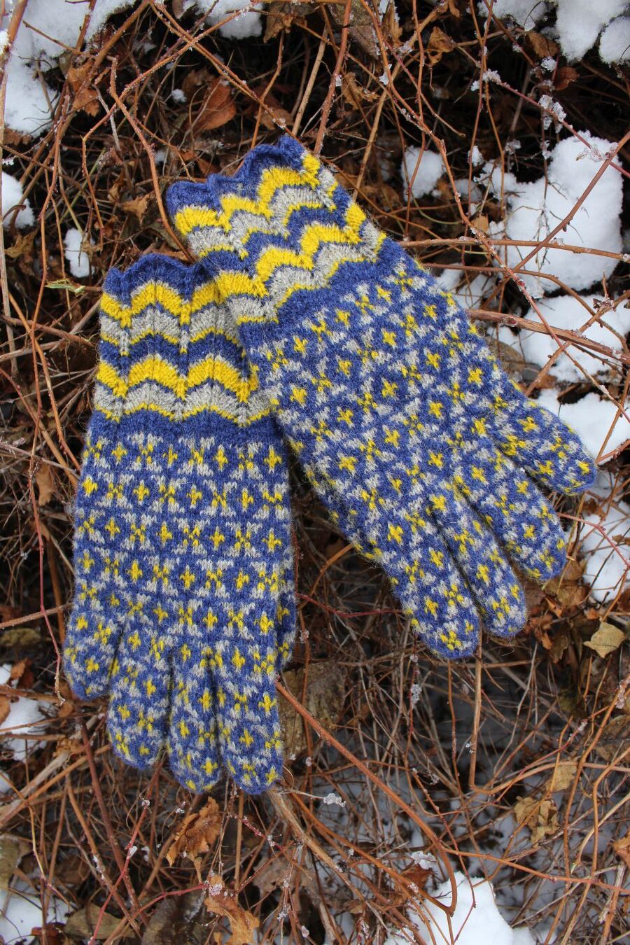 #264: Finely Knitted Seto Estonian Lady's Gloves in Lobodka Style in Navy Blue Yellow and Natural Grey Lacy Cuffs - Image 4