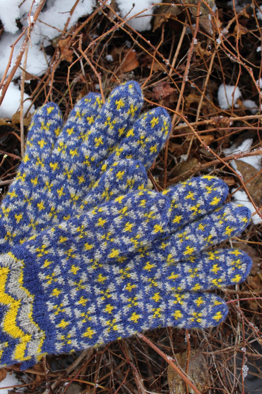 #264: Finely Knitted Seto Estonian Lady's Gloves in Lobodka Style in Navy Blue Yellow and Natural Grey Lacy Cuffs - Image 3