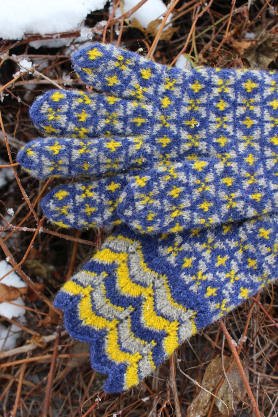 #264: Finely Knitted Seto Estonian Lady's Gloves in Lobodka Style in Navy Blue Yellow and Natural Grey Lacy Cuffs - Image 6