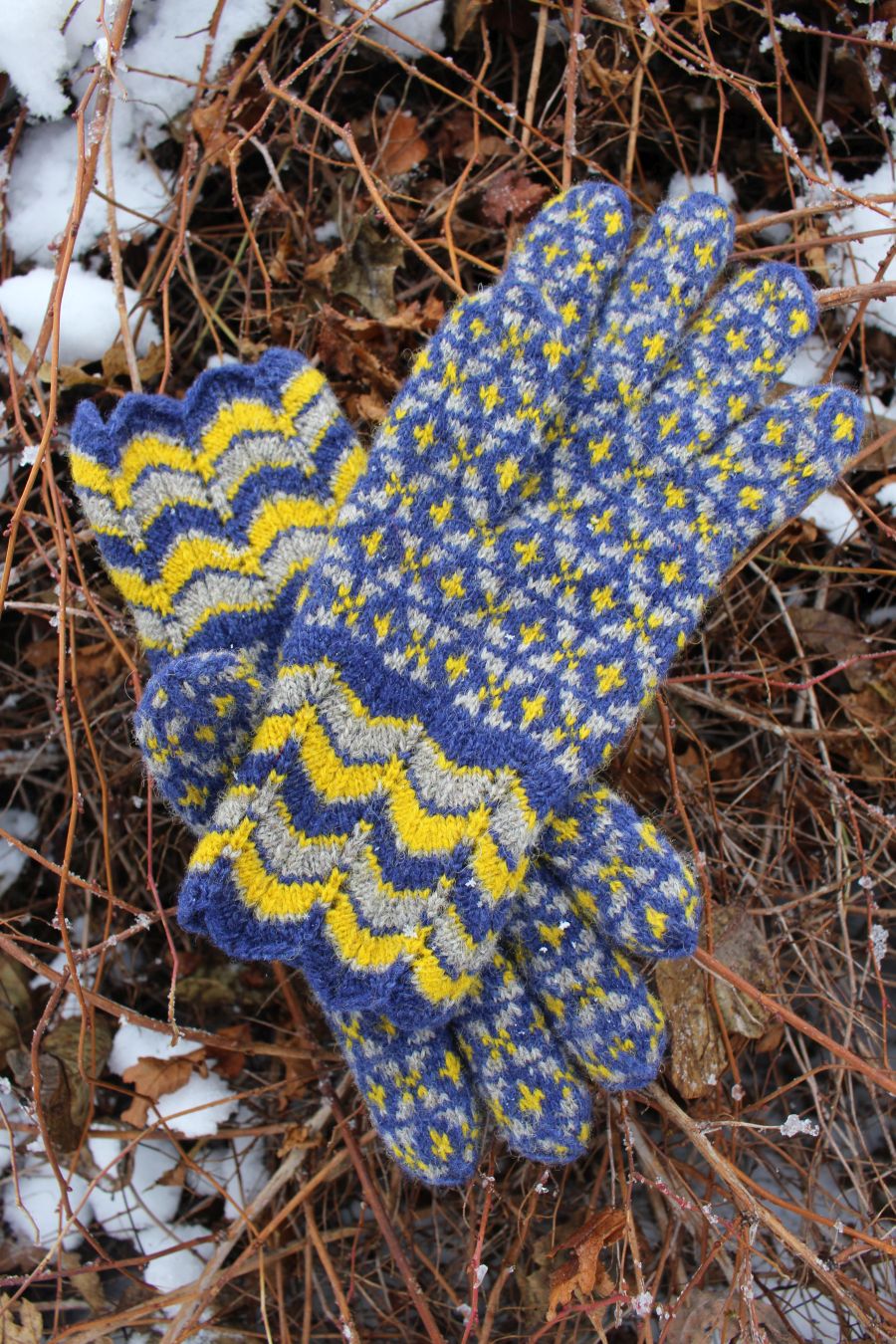 #264: Finely Knitted Seto Estonian Lady's Gloves in Lobodka Style in Navy Blue Yellow and Natural Grey Lacy Cuffs - Image 7