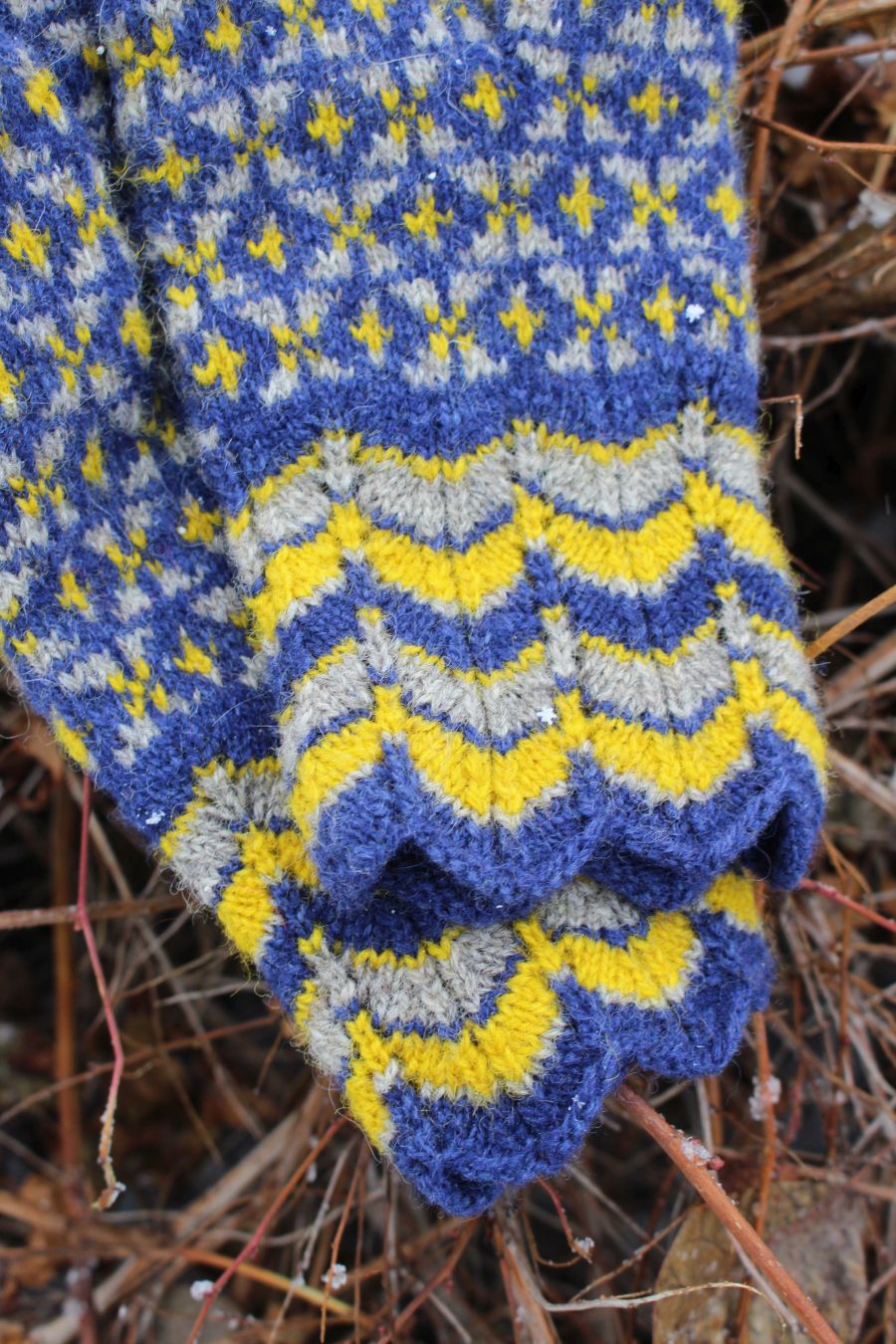 #264: Finely Knitted Seto Estonian Lady's Gloves in Lobodka Style in Navy Blue Yellow and Natural Grey Lacy Cuffs - Image 8