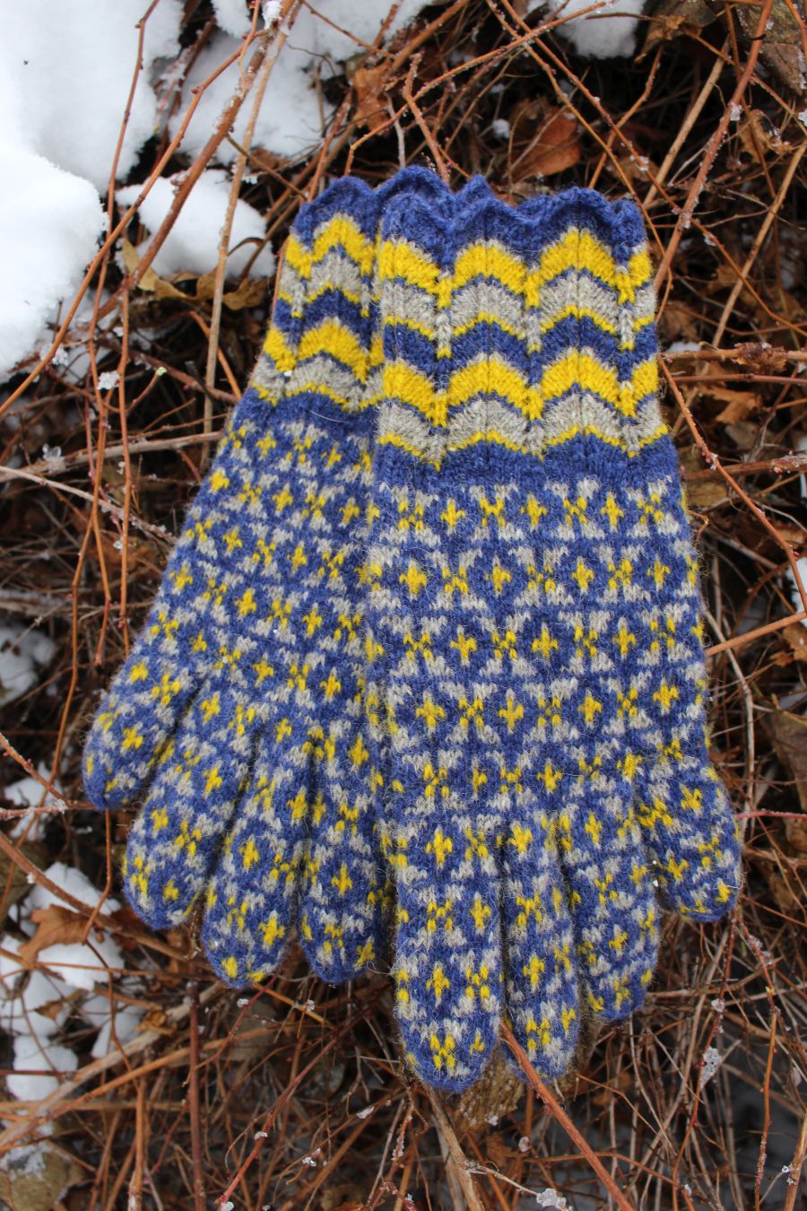 #264: Finely Knitted Seto Estonian Lady's Gloves in Lobodka Style in Navy Blue Yellow and Natural Grey Lacy Cuffs - Image 11