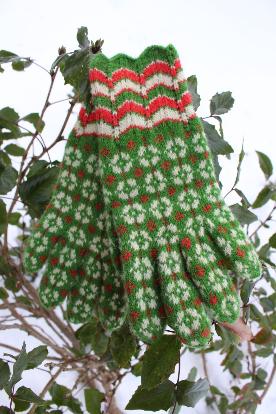 #263: Finely Knitted Estonian Lady's Gloves in Paistu Style Mulgi Region in Green White Red Strawberry Bloom Pattern - Image 3