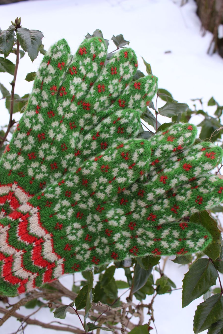 #263: Finely Knitted Estonian Lady's Gloves in Paistu Style Mulgi Region in Green White Red Strawberry Bloom Pattern - Image 6